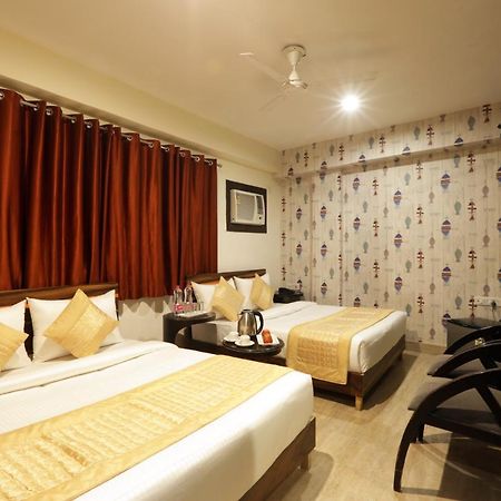 Hotel Classic Plaza At Delhi Airport New Delhi Exteriör bild
