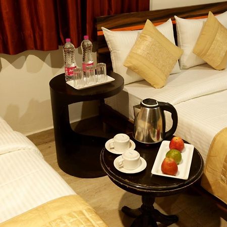 Hotel Classic Plaza At Delhi Airport New Delhi Exteriör bild