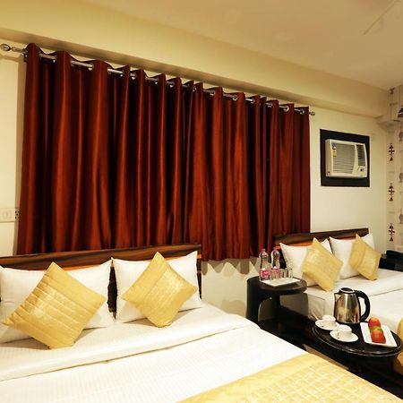 Hotel Classic Plaza At Delhi Airport New Delhi Exteriör bild