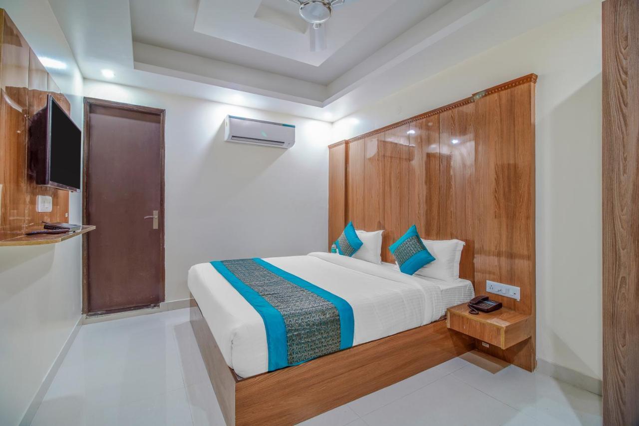 Hotel Classic Plaza At Delhi Airport New Delhi Exteriör bild