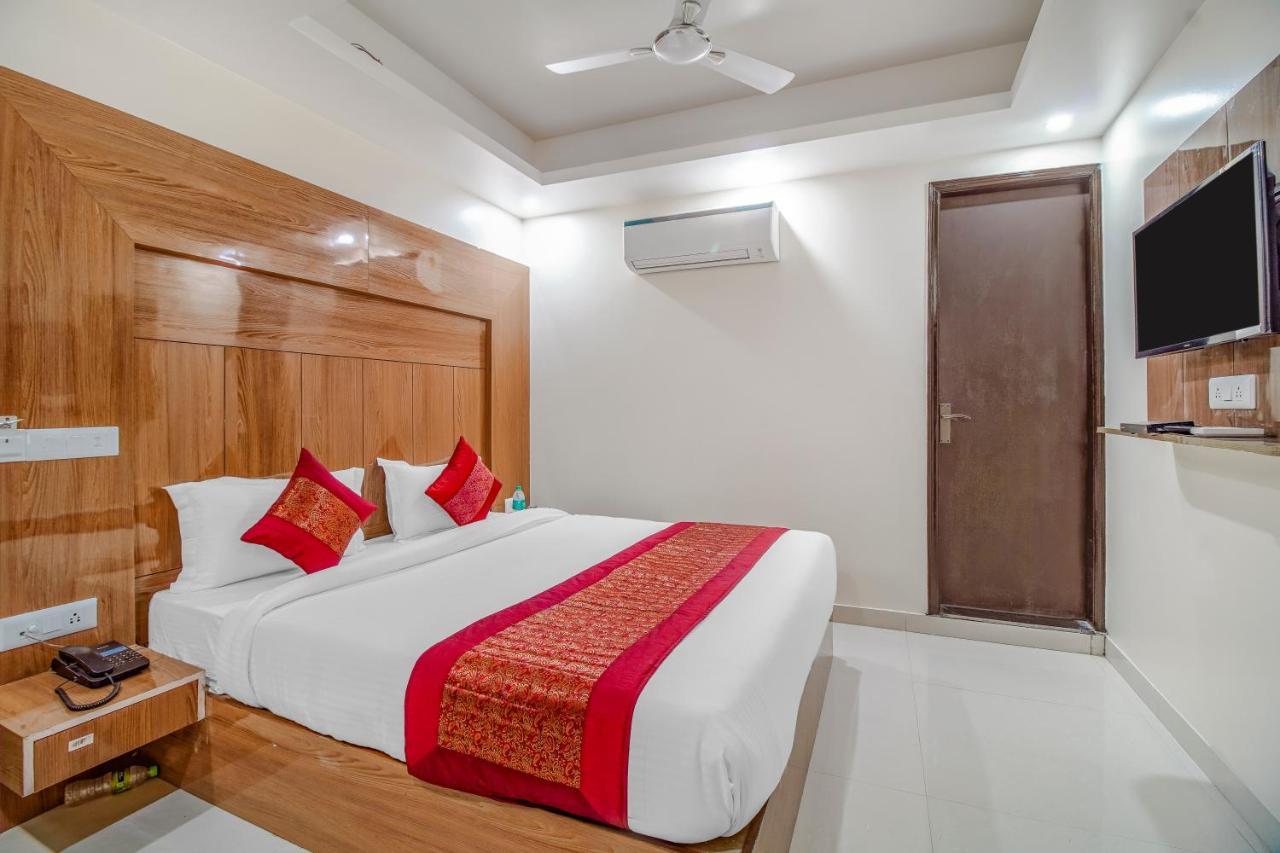 Hotel Classic Plaza At Delhi Airport New Delhi Exteriör bild