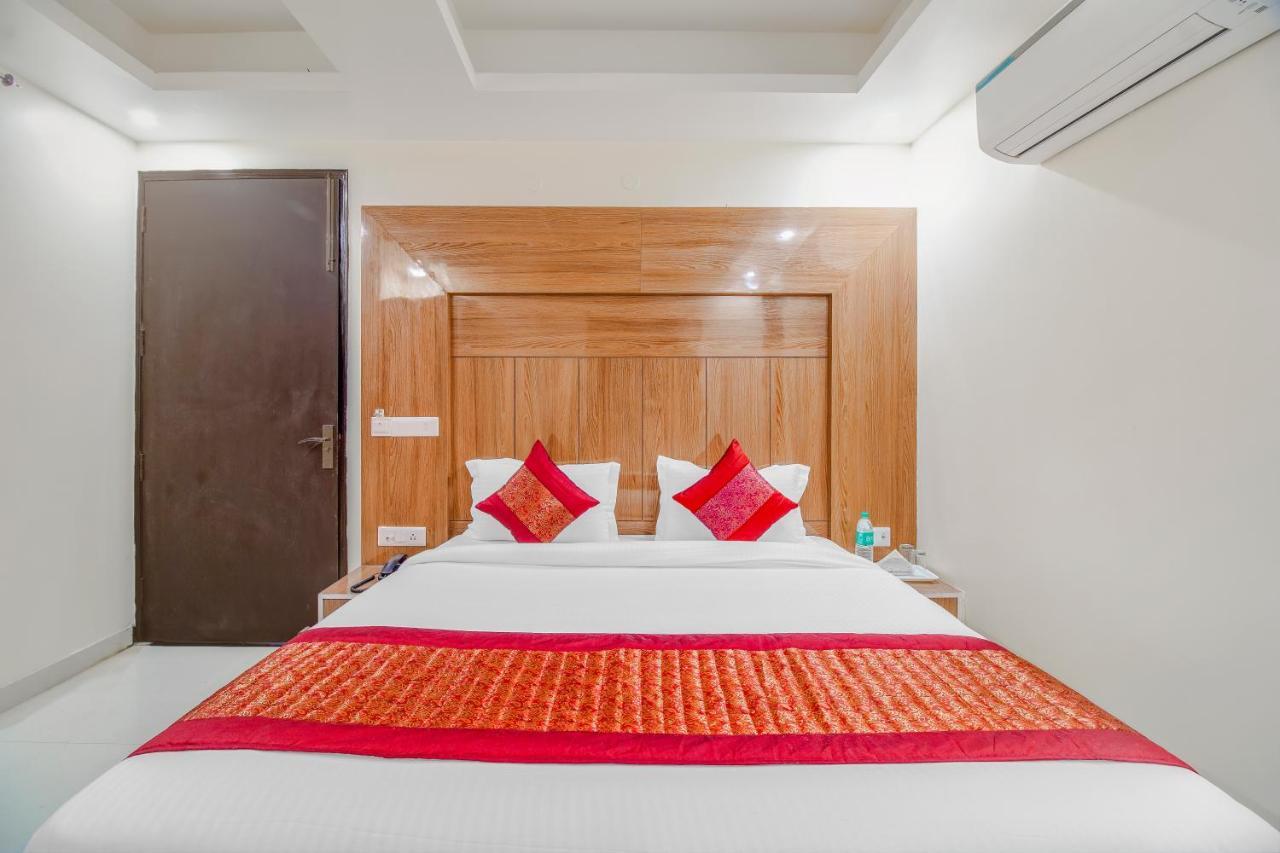 Hotel Classic Plaza At Delhi Airport New Delhi Exteriör bild