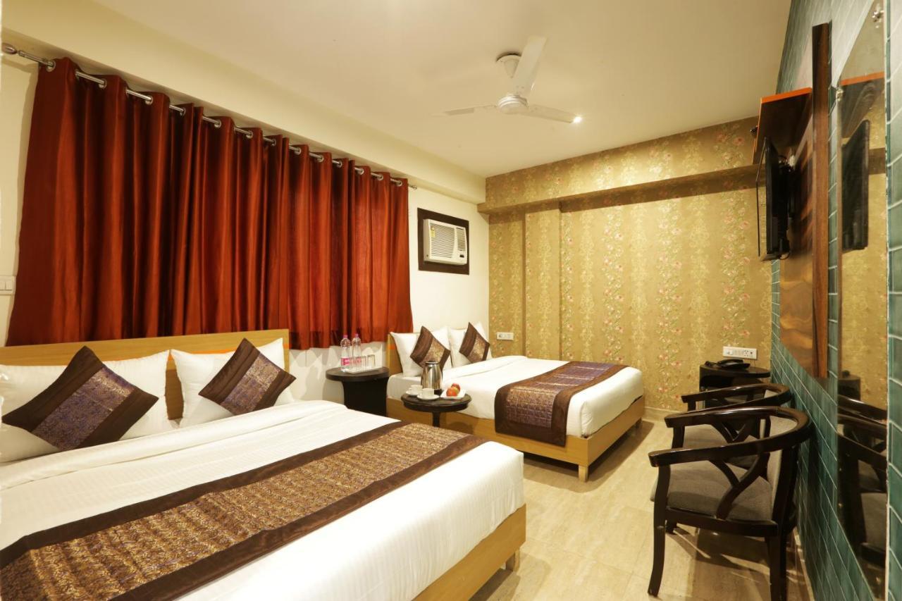 Hotel Classic Plaza At Delhi Airport New Delhi Exteriör bild