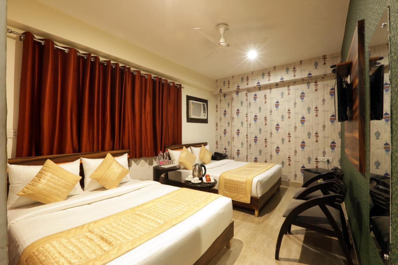 Hotel Classic Plaza At Delhi Airport New Delhi Exteriör bild