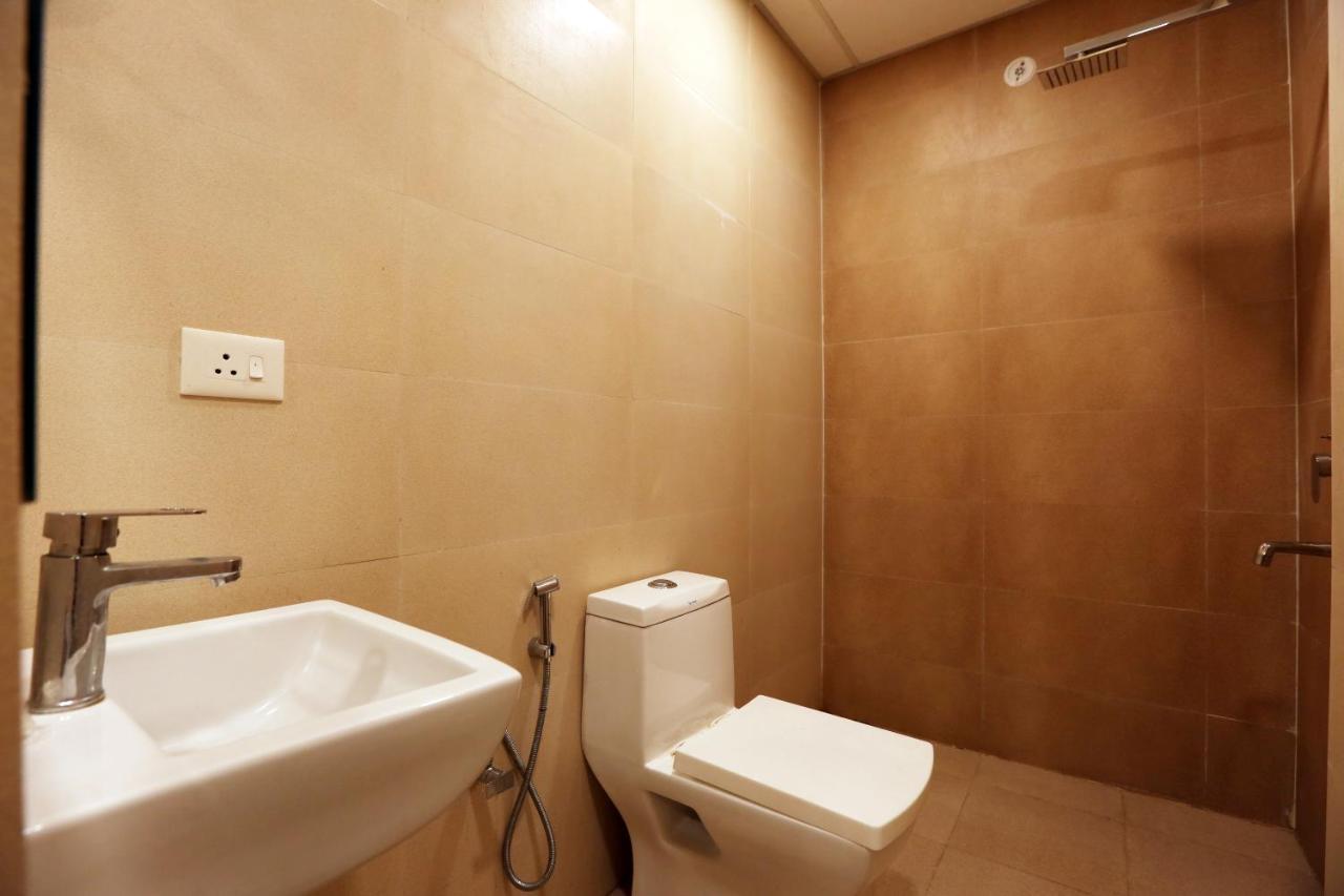 Hotel Classic Plaza At Delhi Airport New Delhi Exteriör bild