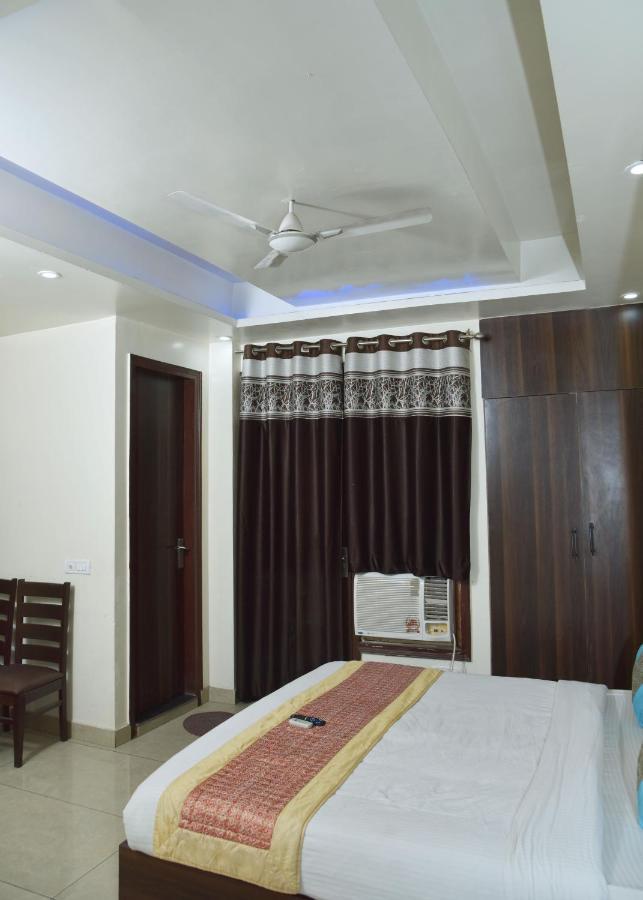 Hotel Classic Plaza At Delhi Airport New Delhi Exteriör bild