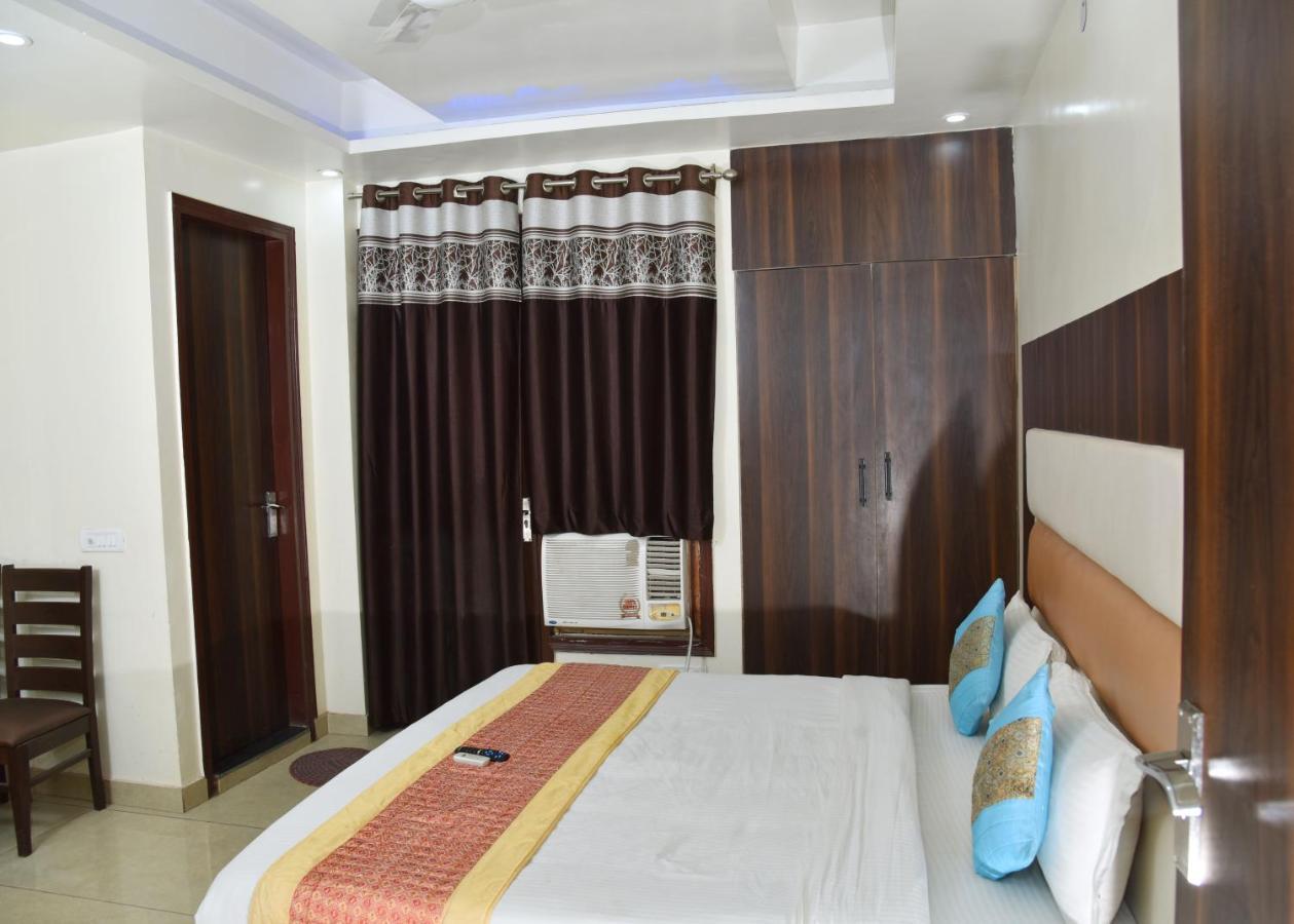 Hotel Classic Plaza At Delhi Airport New Delhi Exteriör bild