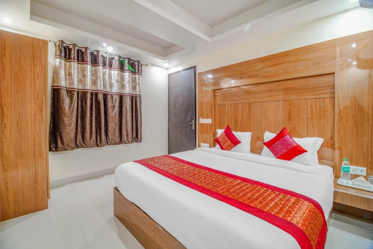 Hotel Classic Plaza At Delhi Airport New Delhi Exteriör bild