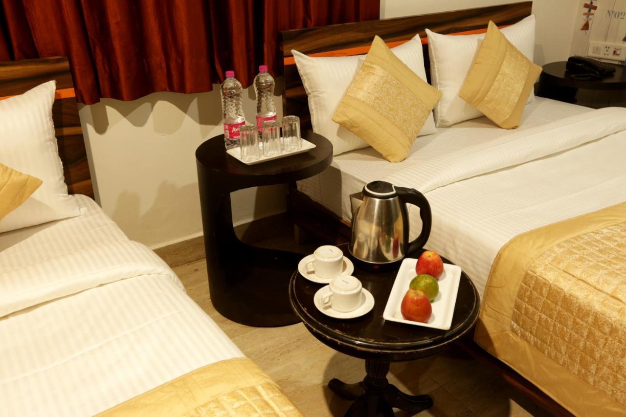Hotel Classic Plaza At Delhi Airport New Delhi Exteriör bild