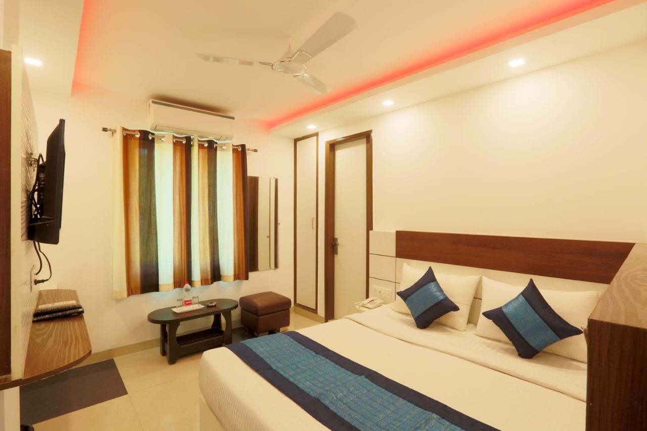 Hotel Classic Plaza At Delhi Airport New Delhi Exteriör bild