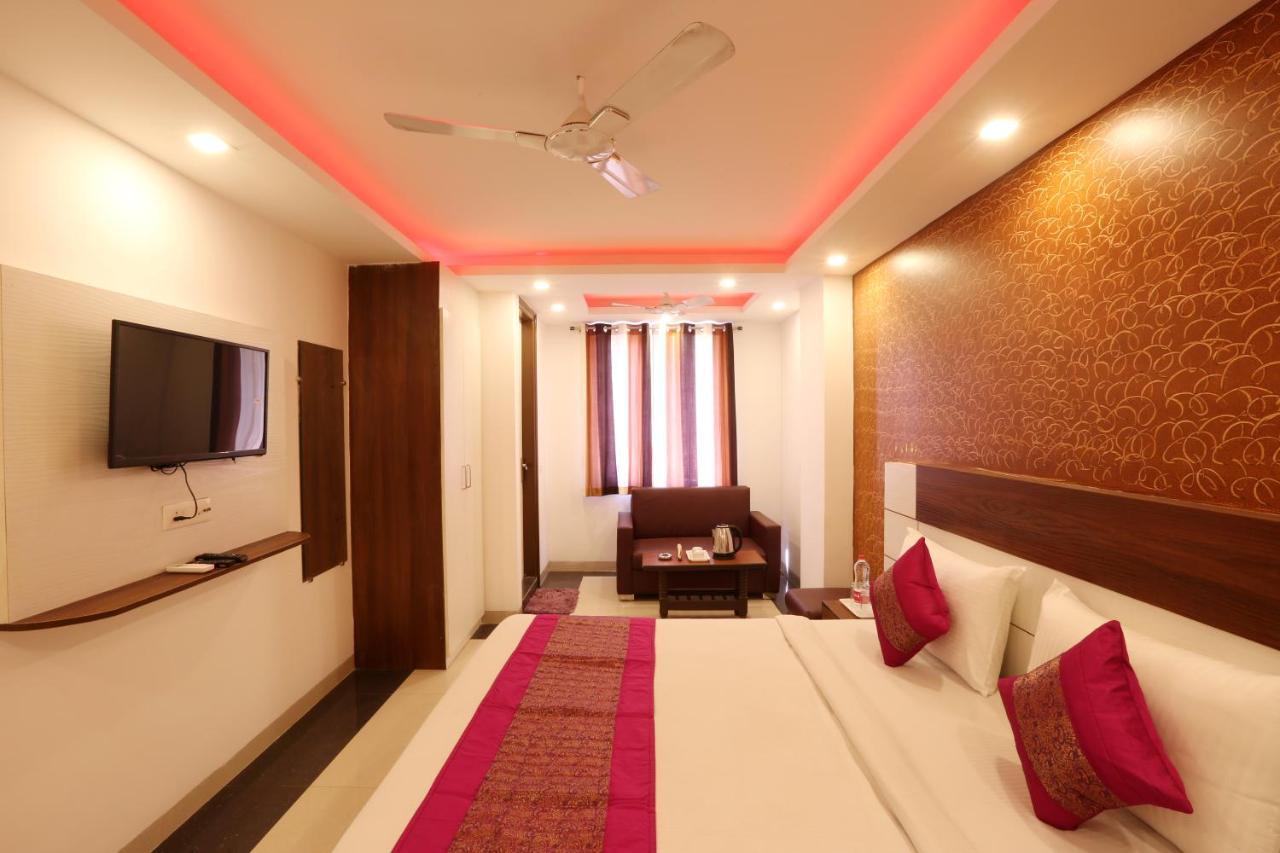 Hotel Classic Plaza At Delhi Airport New Delhi Exteriör bild