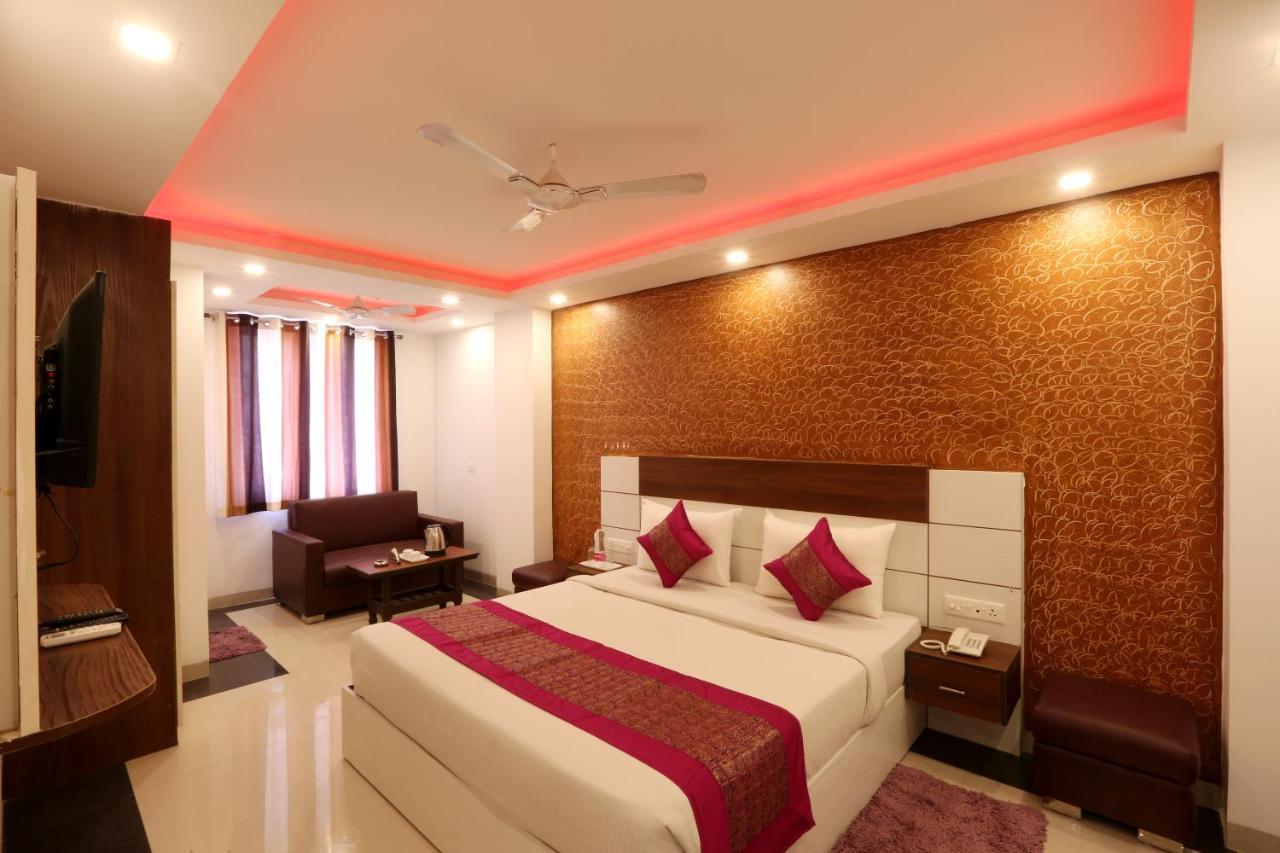 Hotel Classic Plaza At Delhi Airport New Delhi Exteriör bild