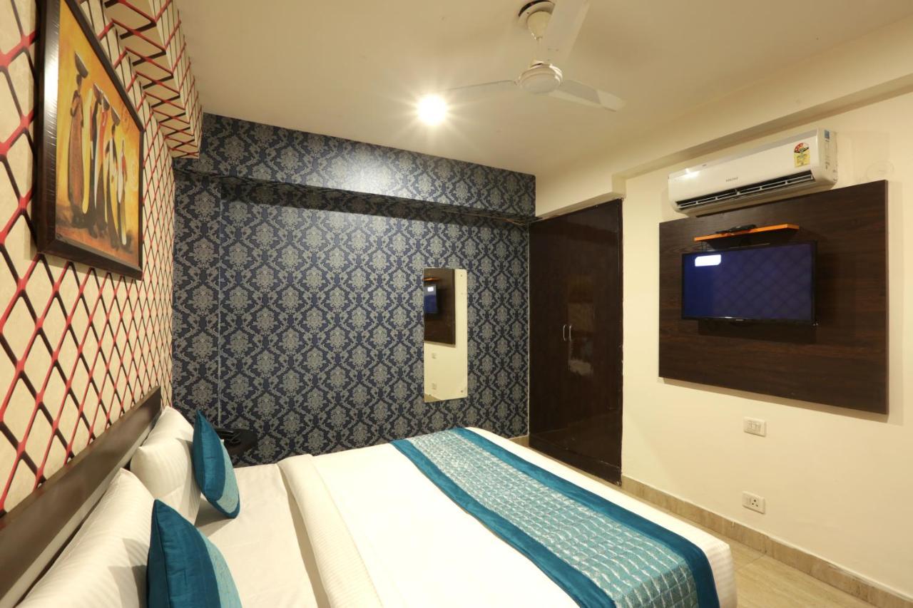 Hotel Classic Plaza At Delhi Airport New Delhi Exteriör bild