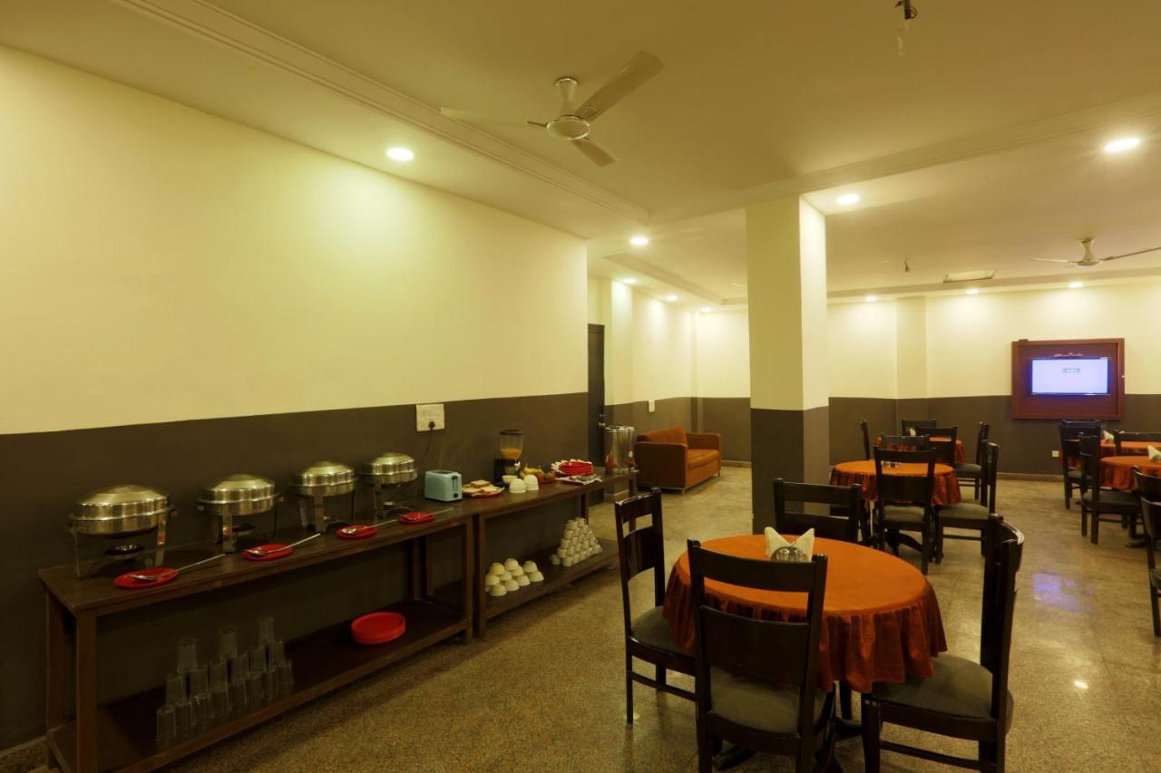 Hotel Classic Plaza At Delhi Airport New Delhi Exteriör bild